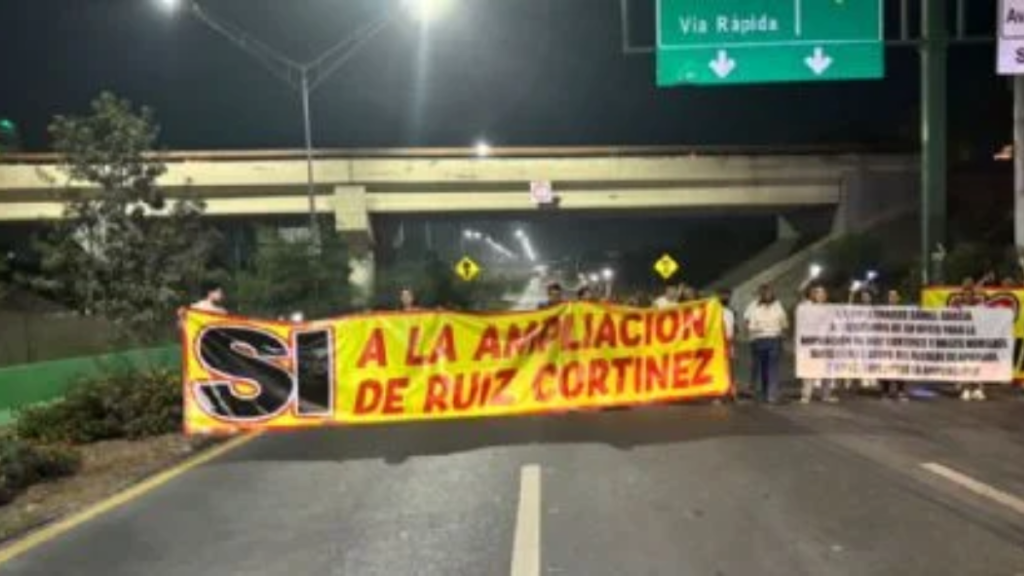 Vecinos Se Manifestaron Para Exigir La Ampliación De Av. Ruiz Cortines. - Glen Facturero