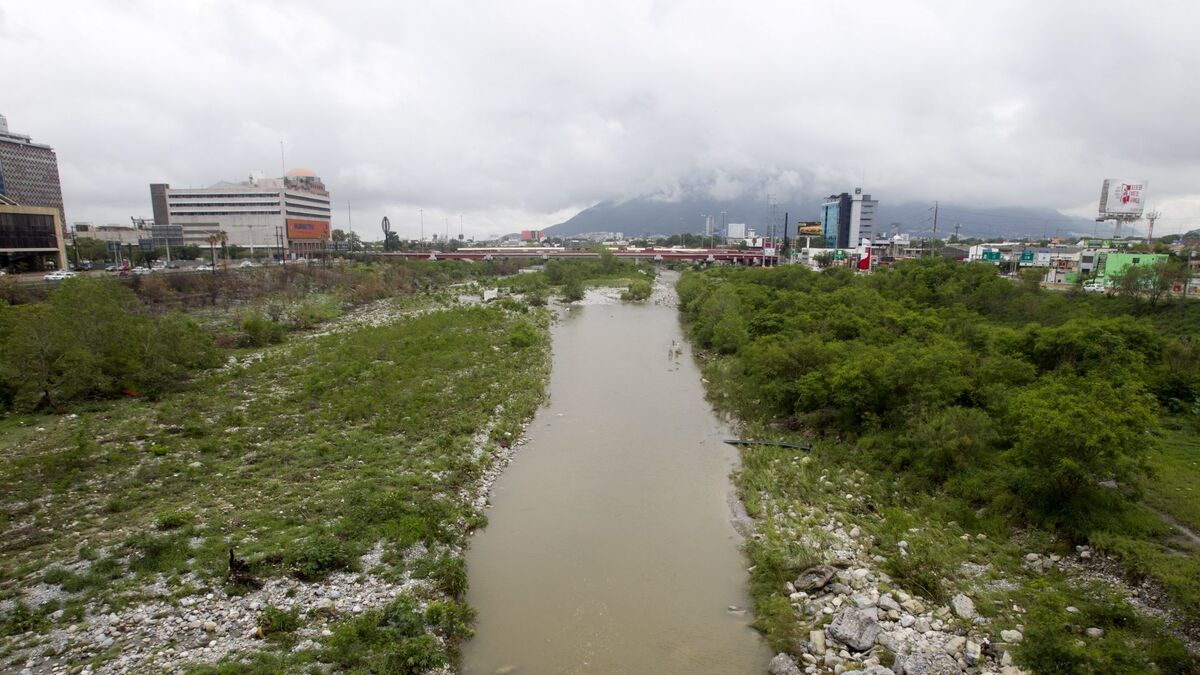 Río Santa Catarina Contaminado - Glen Facturero