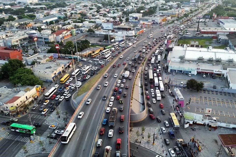 Av. Miguel Alemán. Cngestión Vial. Metro - Glen Facturero