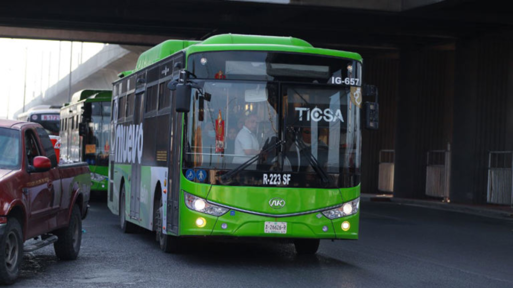 Largas Esperas Y Altas Tarifas En Transporte De Nuevo León. - Glen Facturero