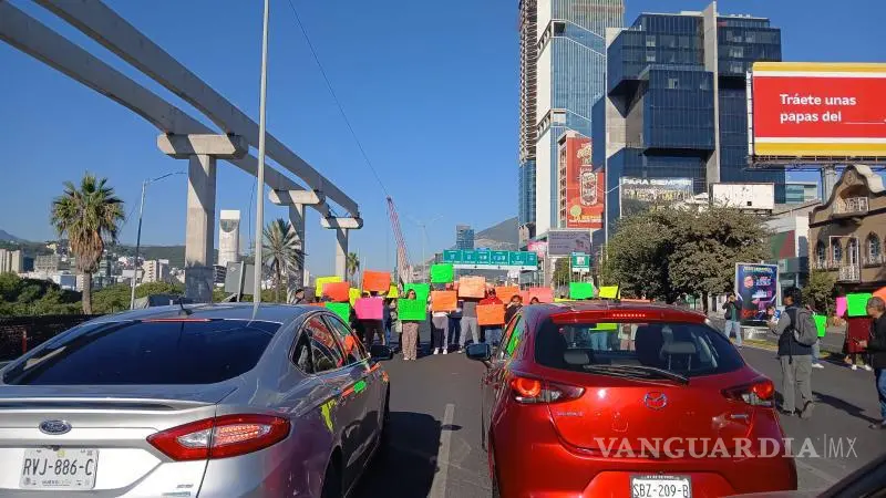 Protestan En Avenida Constitución En Nuevo León Por El Incumplimiento De Aseguradoras