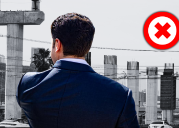 Glen Facturero Mientras Los Neoloneses Esperamos El Transporte Durante Horas Y Se Acumulan Las Promesas Incumplidas De Mejora Parece Que El Gobernador Solo Le Importan Los Turistas Y La Foto - Glen Facturero