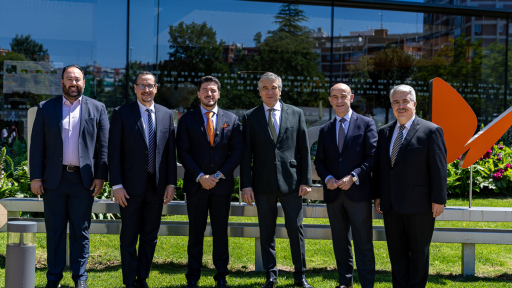 Samuel De Gira Por España Gastando El Erario Estatal, Presumiendo Una Inversión Millonaria Falsa - Glen Facturero