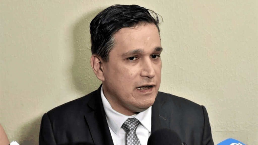 Denuncias Contra Ulises Carlín Por Afectar La Economía De Nuevo León - Glen Facturero