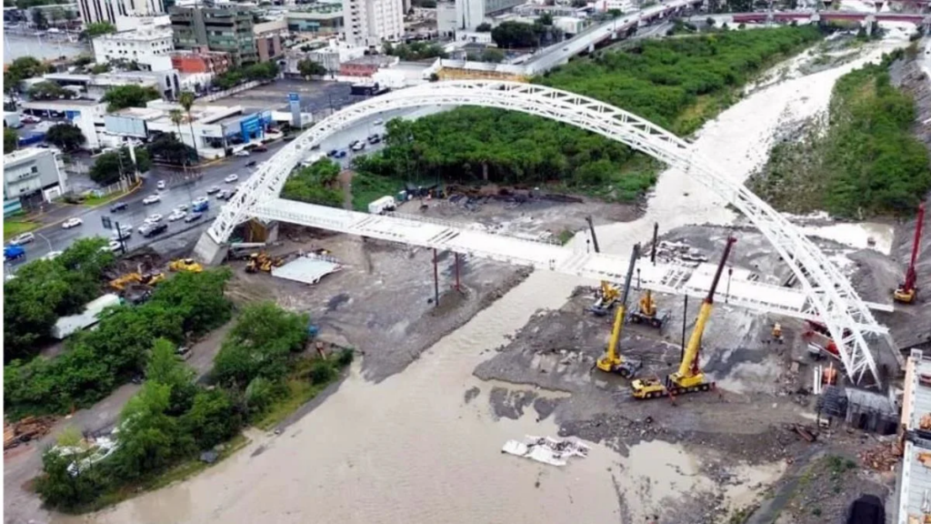 Error Tras Error En El Nuevo Puente Sobre El Río Santa Catarina - Glen Facturero