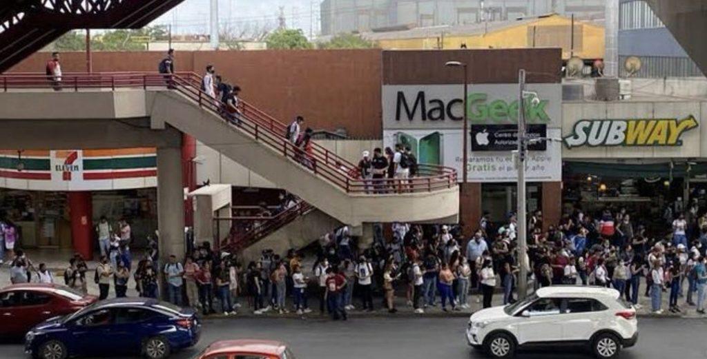Horas De Espera Por Los Camiones.  - Glen Facturero