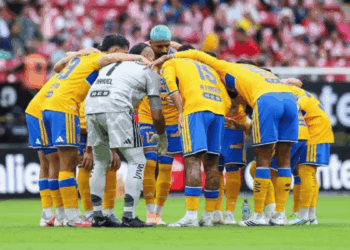 Tigres se mide ante León - Glen Facturero