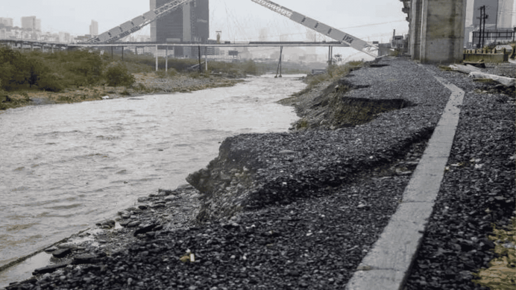 Riesgo De Colapso Por Lluvias En Nuevo León - Glen Facturero - Glen Facturero